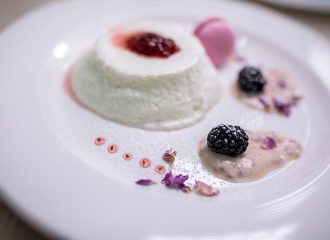 desert-recepta0kiselo-mliako-jelirano-sladko-roza-chia